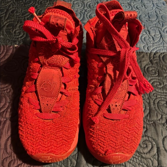 Nike Lebron 17 youth - Picture 2 of 6